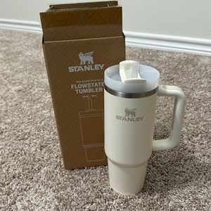 NWT Stanley 30 oz. Adventure Quencher Tumbler- Cream